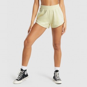 Short Gymshark Entrenamiento Sweat Amarillo | 31QVPESZD