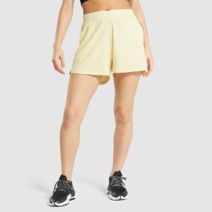 Short Gymshark Pause Loose Amarillo | 92TGZFOJI