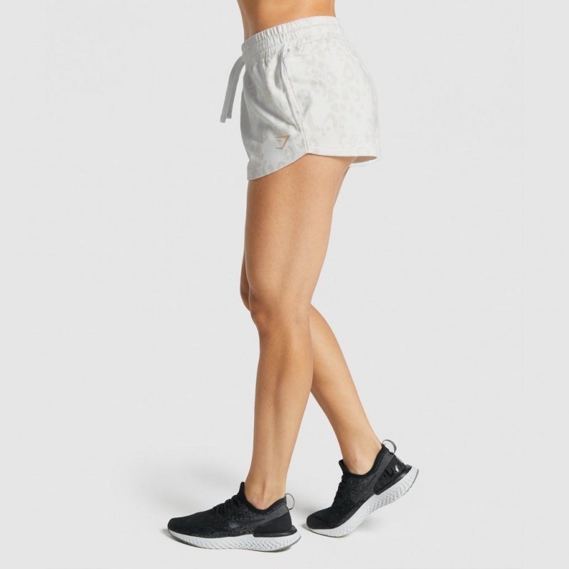 Short Gymshark Animal Estampadas Blancas Creme | 41DCGXKAF