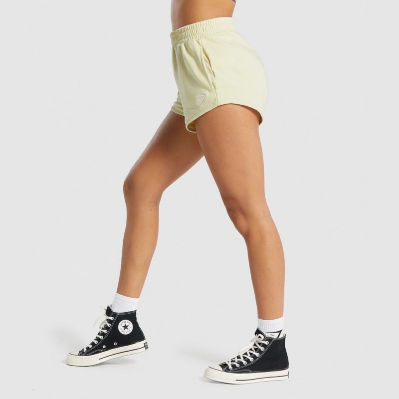 Short Gymshark Entrenamiento Sweat Amarillo | 31QVPESZD