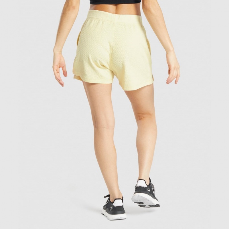 Short Gymshark Pause Loose Amarillo | 92TGZFOJI