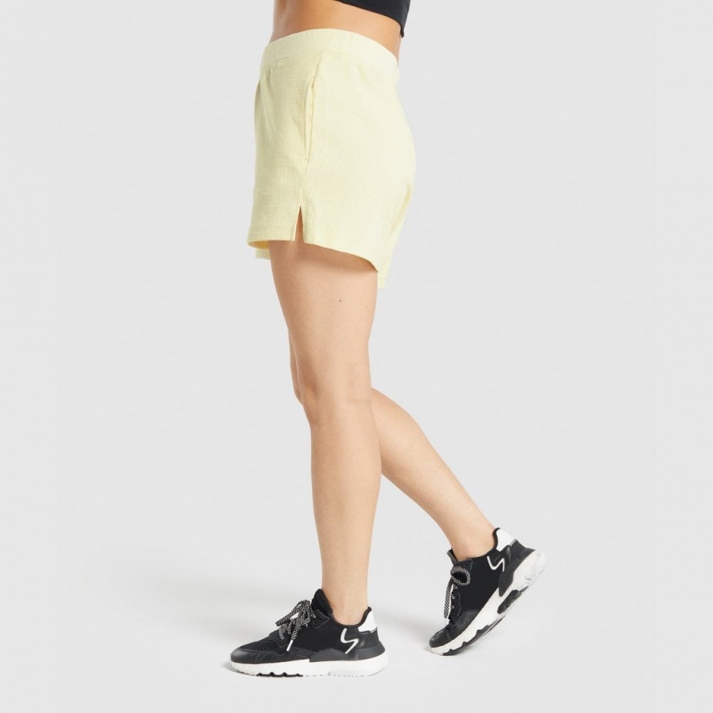 Short Gymshark Pause Loose Amarillo | 92TGZFOJI
