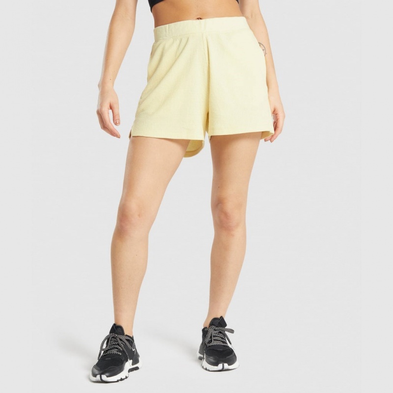 Short Gymshark Pause Loose Amarillo | 92TGZFOJI