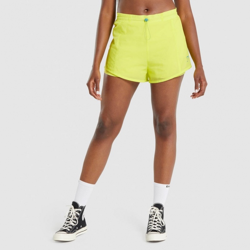 Short Gymshark Pulse 2 in 1 Amarillo | 81JHERWMZ